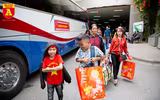 Những chuyến xe nghĩa tình đưa người bệnh về quê ăn Tết